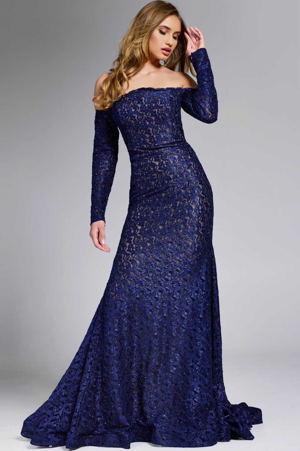 Model wearing Jovani dress 23084.