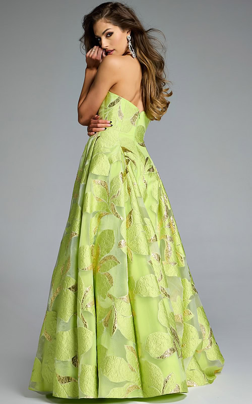 Model wearing Jovani dress 44369.