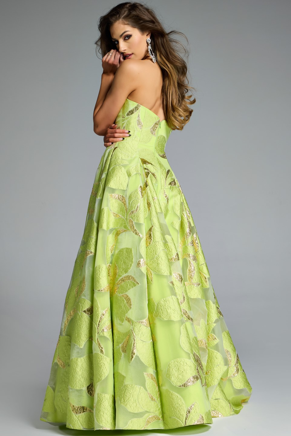 Model wearing Jovani dress 44369.