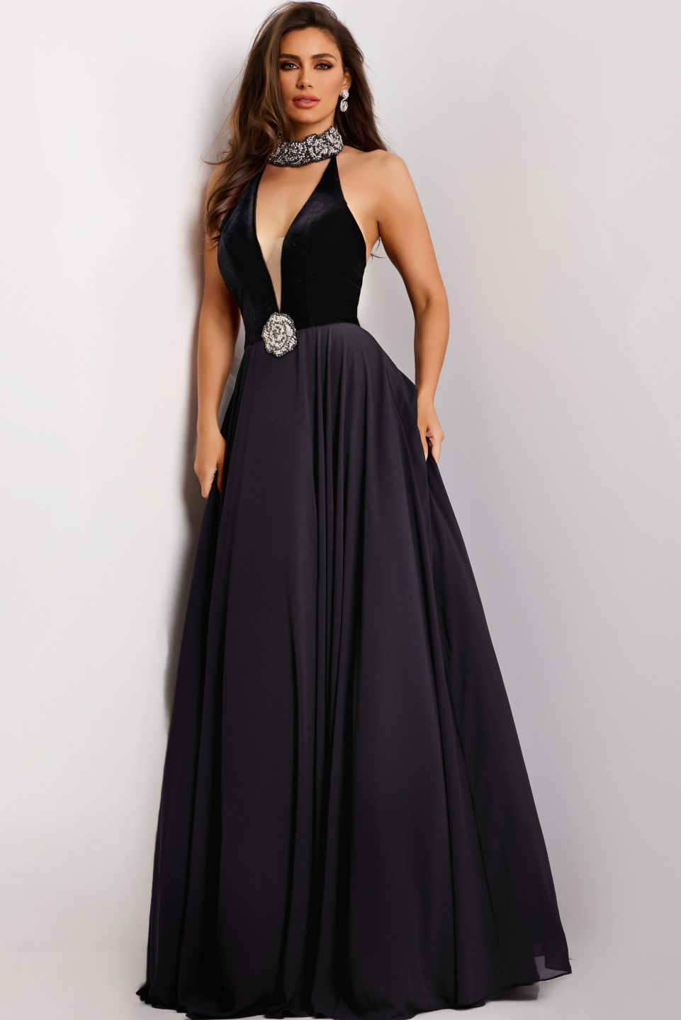 Model wearing Jovani dress 45367.