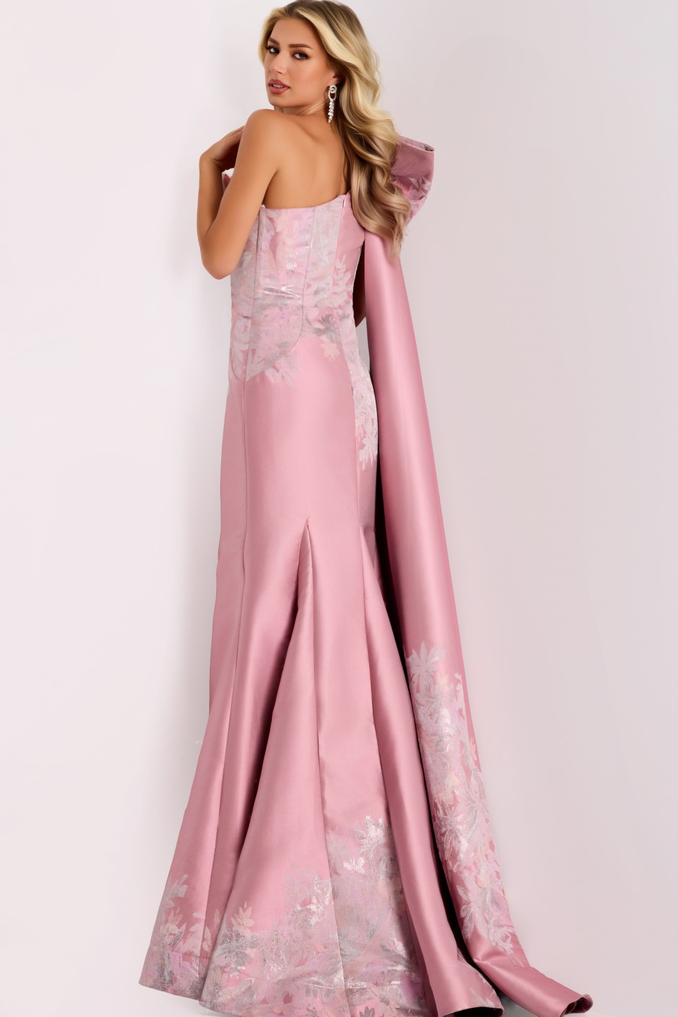 Model wearing Jovani dress 45615.